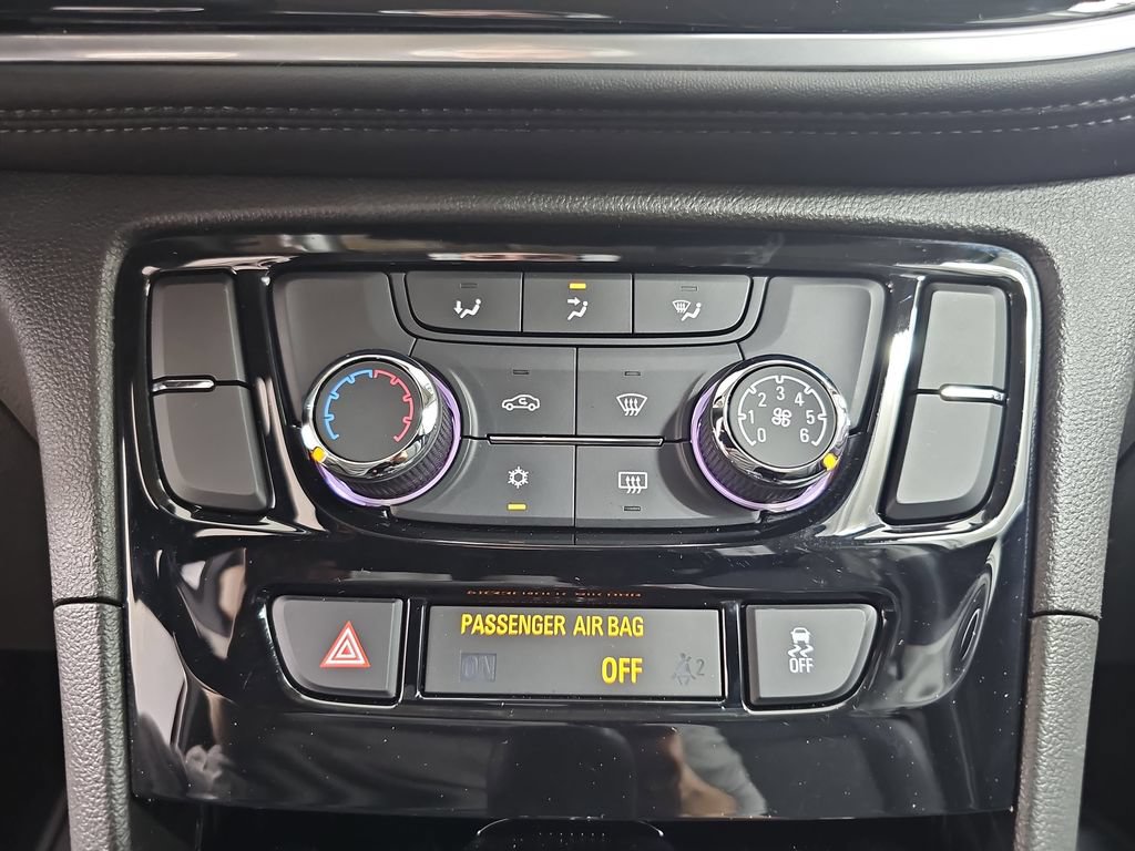 Used 2022 Buick Encore Preferred w/ Safety Package AWD/4WD image 27