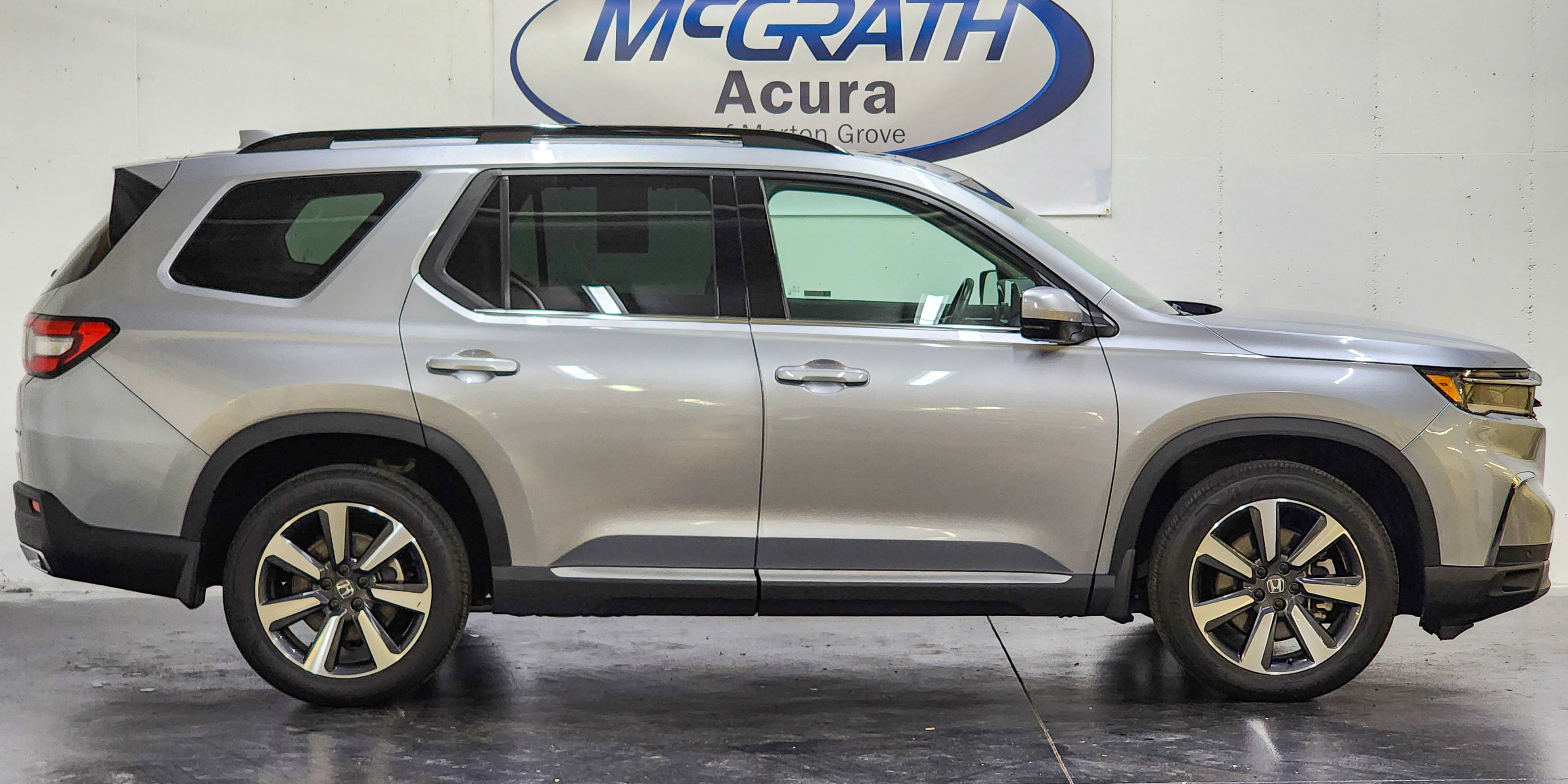 Used 2024 Honda Pilot Touring image 3