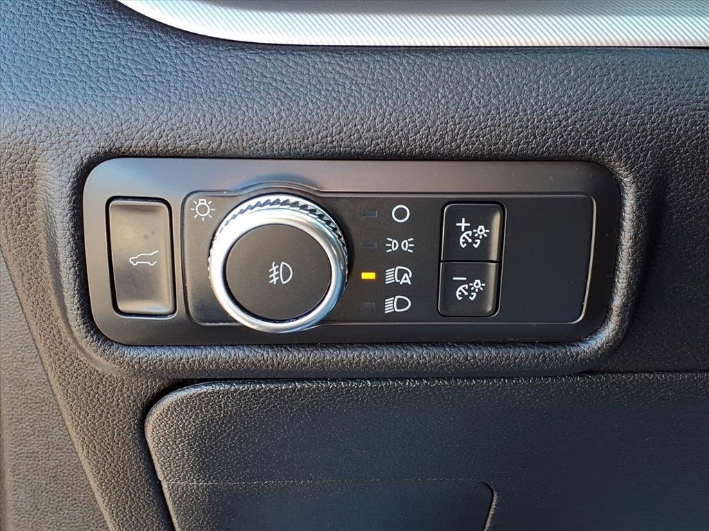 Used 2021 Ford Explorer XLT w/ Equipment Group 202A image 17