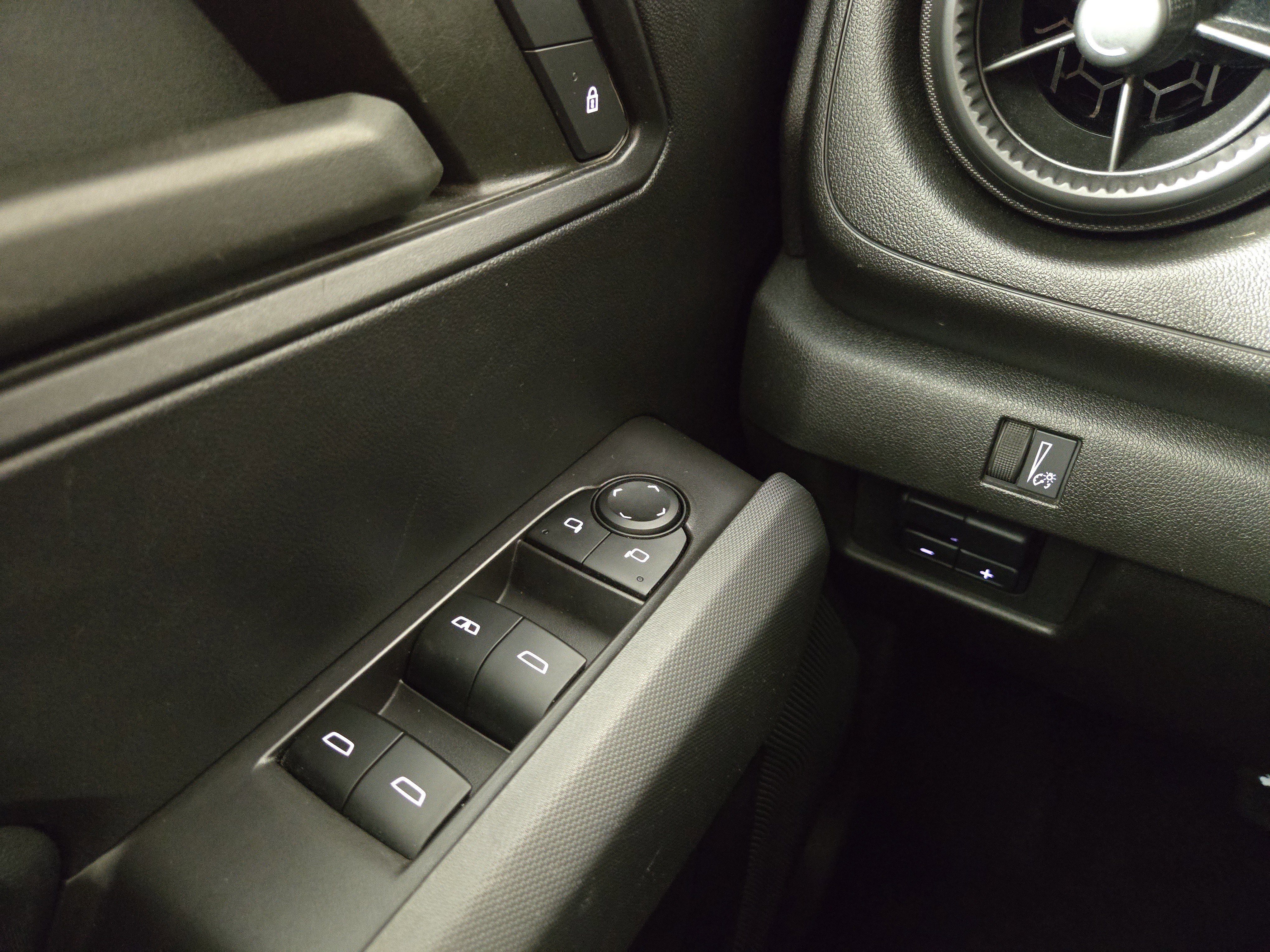 Certified 2023 Chevrolet Colorado Trail Boss w/ Technology Package image 28