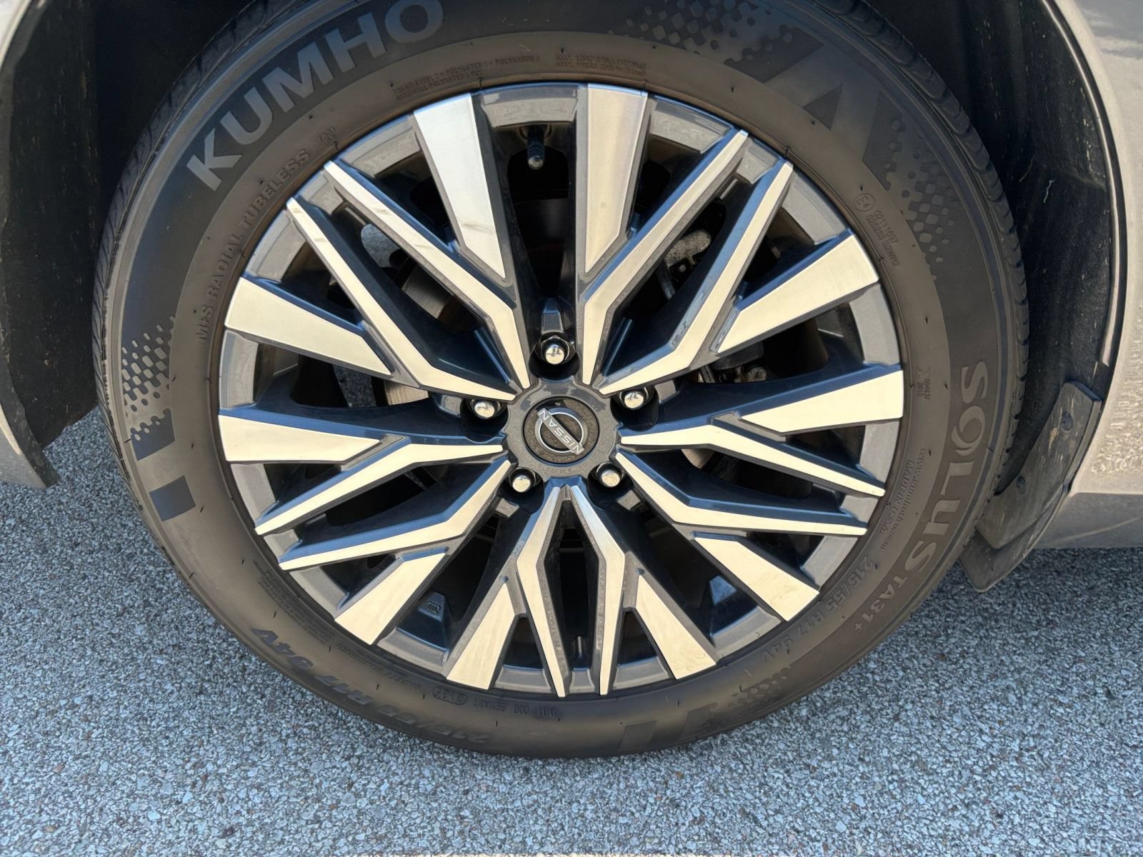 Used 2025 Nissan Altima 2.5 SV FWD image 29