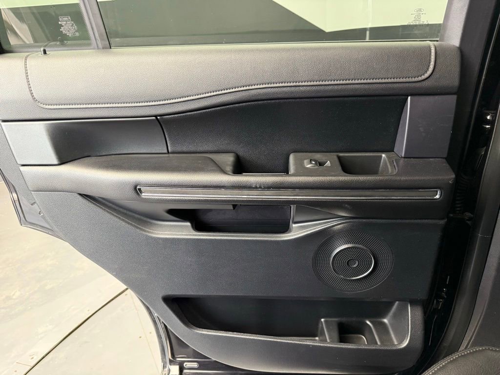 Used 2020 Ford Expedition XLT w/ Equipment Group 202A AWD/4WD image 43