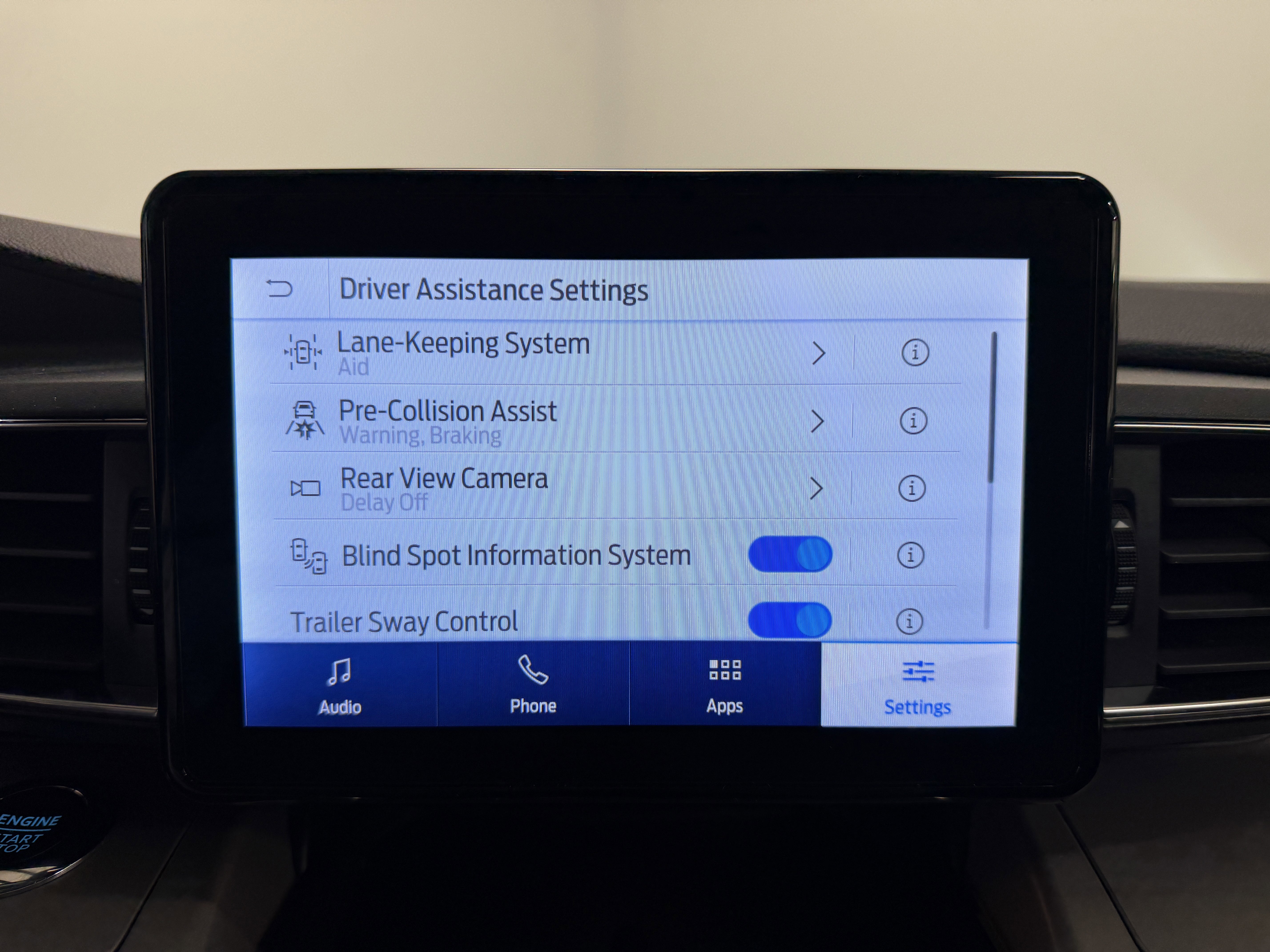 Used 2023 Ford Explorer XLT w/ Equipment Group 202A image 8