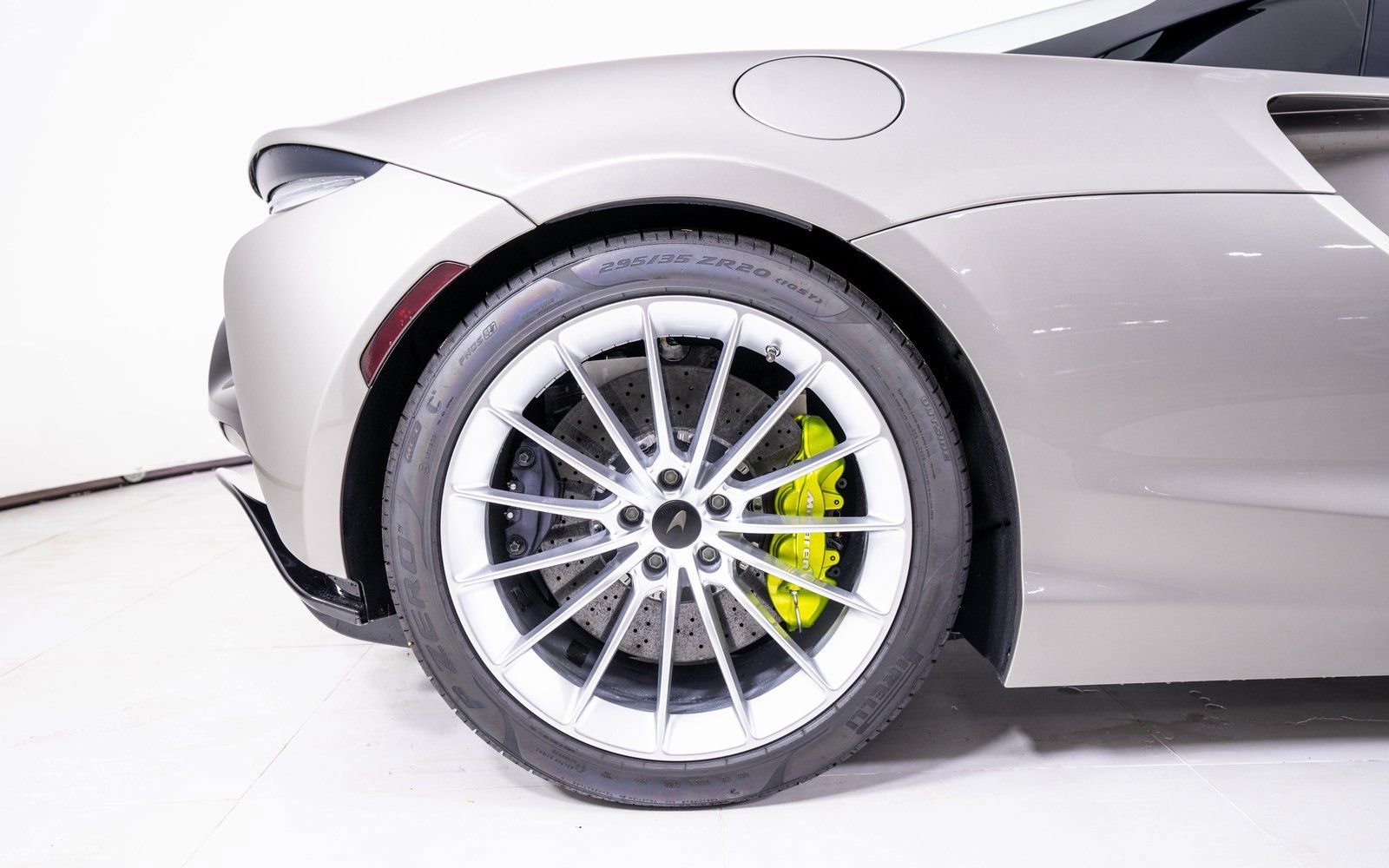 Used 2025 McLaren Artura Spider image 17