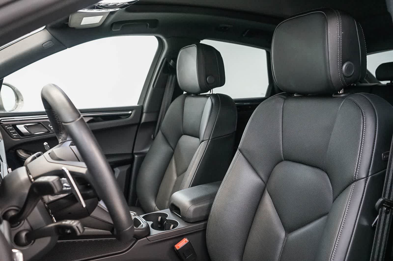 Certified 2026 Porsche Macan AWD/4WD image 5