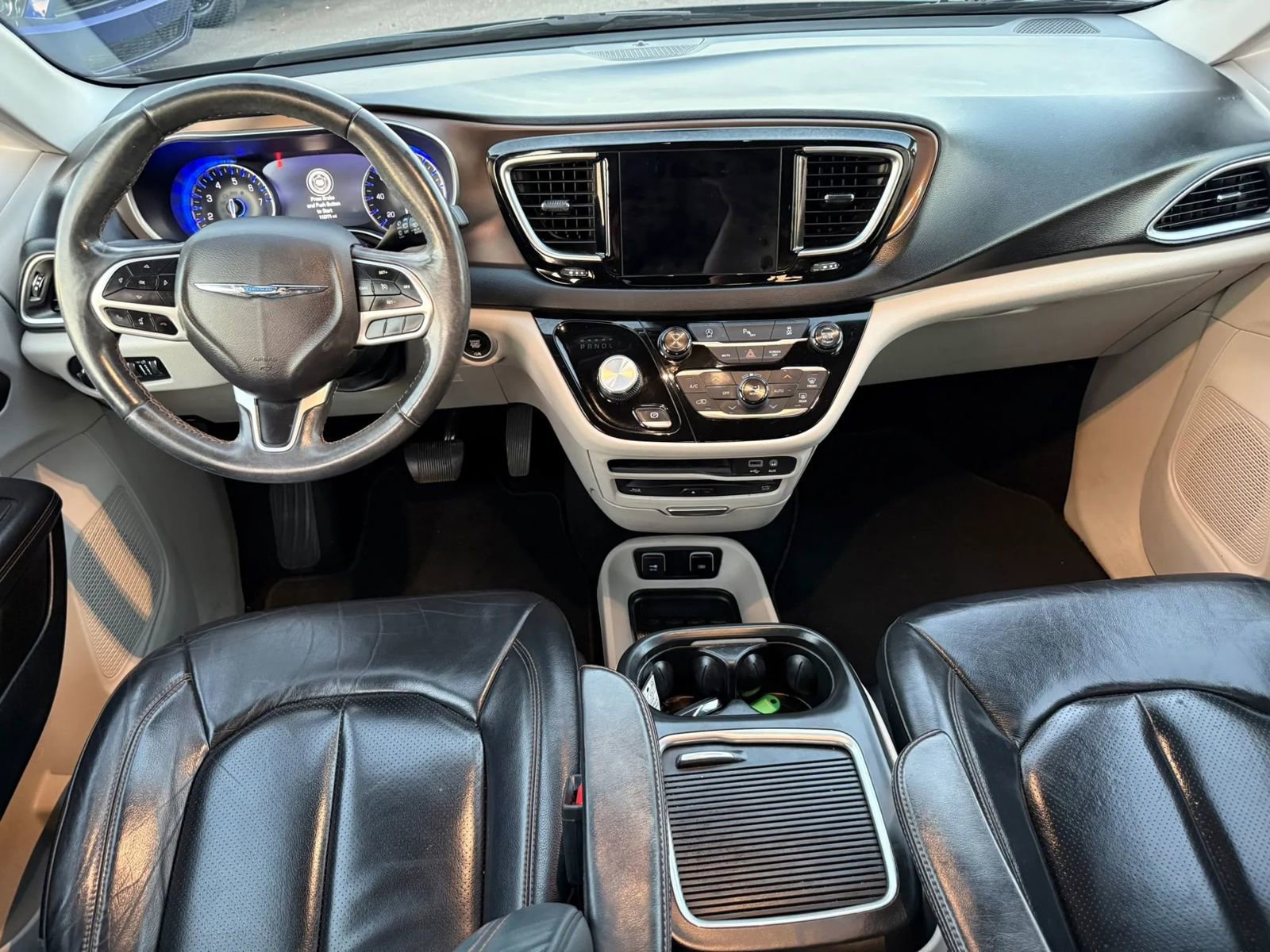 Used 2018 Chrysler Pacifica Touring-L Plus FWD image 9