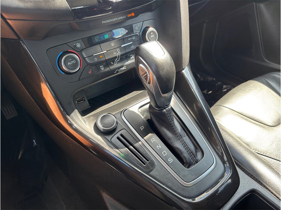 Used 2016 Ford Focus Titanium FWD image 33