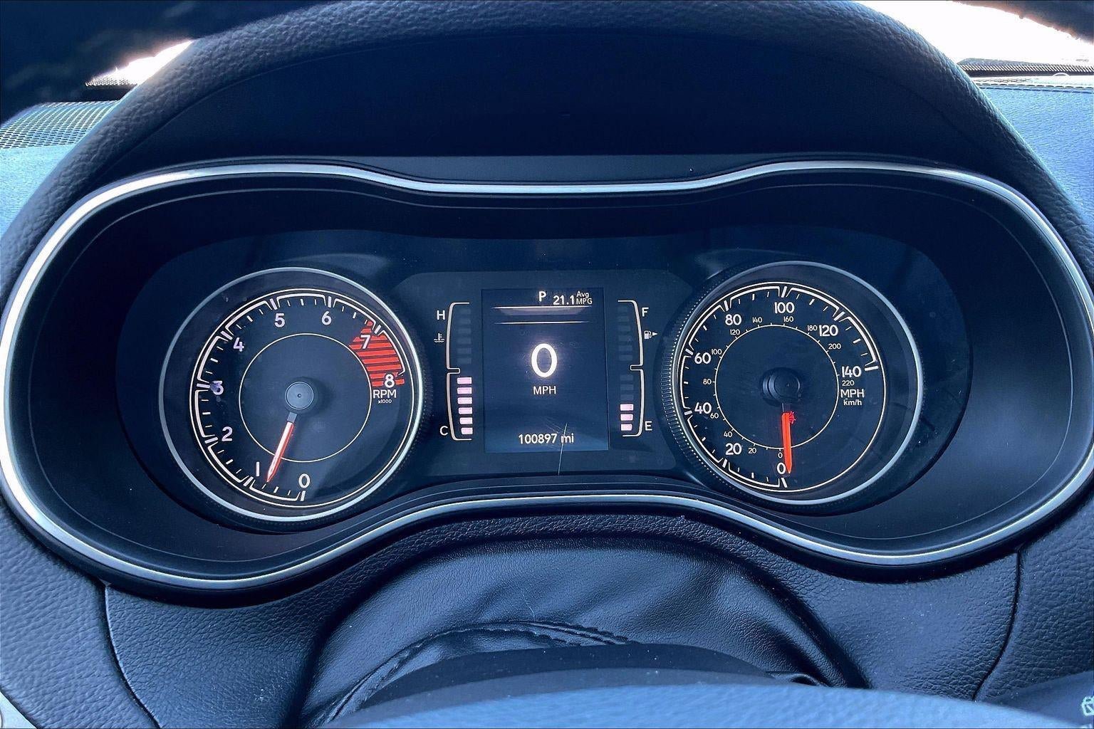 Used 2019 Jeep Cherokee Latitude w/ Cold Weather Group AWD/4WD image 23
