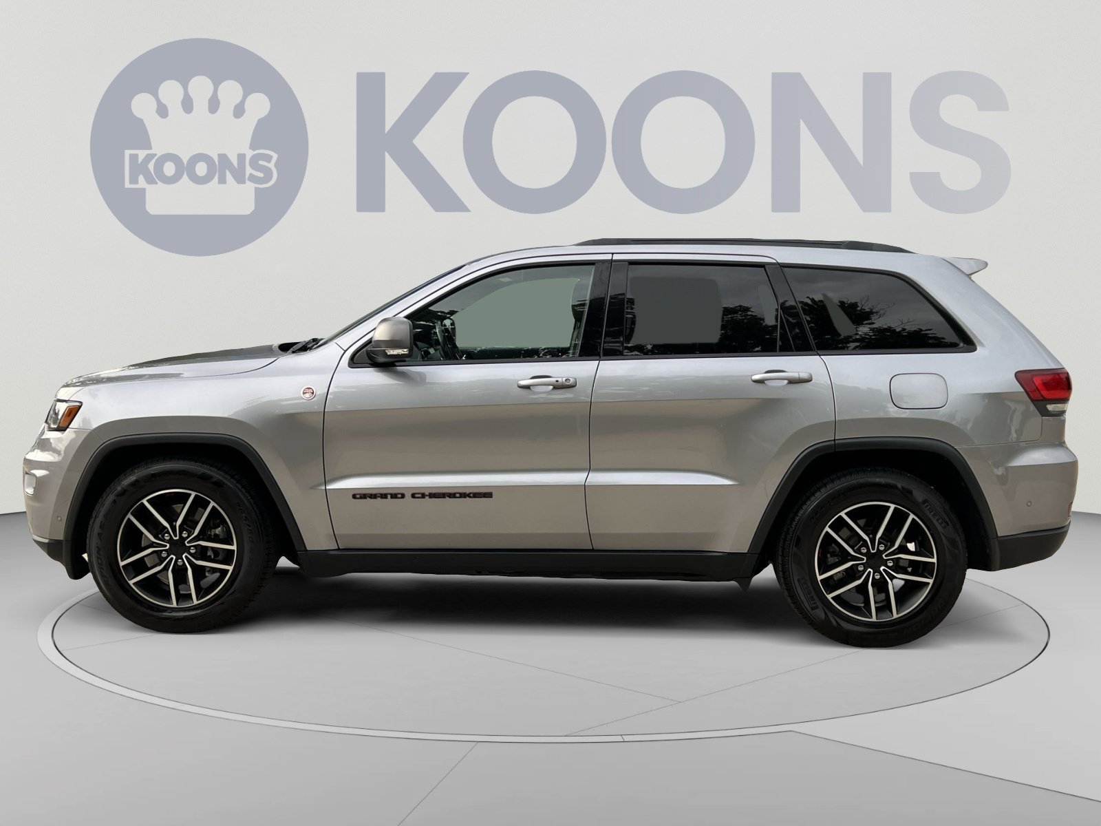 Used 2021 Jeep Grand Cherokee Trailhawk w/ Trailhawk Luxury Group AWD/4WD image 2
