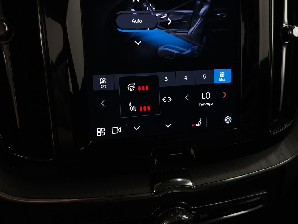 Certified 2025 Volvo XC60 B5 Plus AWD/4WD image 30