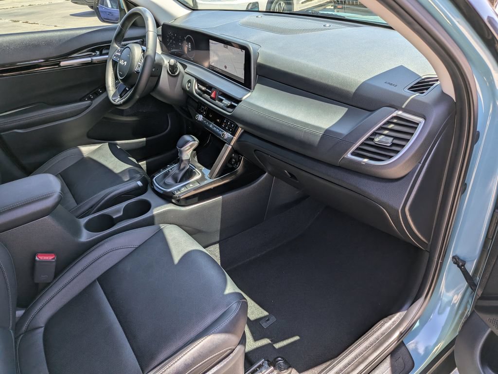 Certified 2025 Kia Seltos EX FWD image 13
