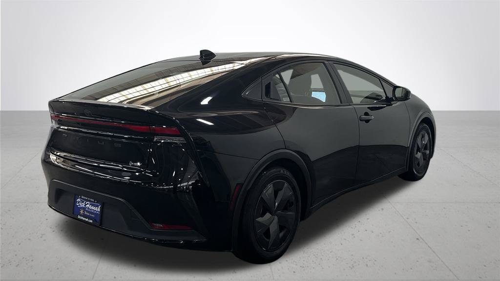 Used 2025 Toyota Prius LE FWD image 9