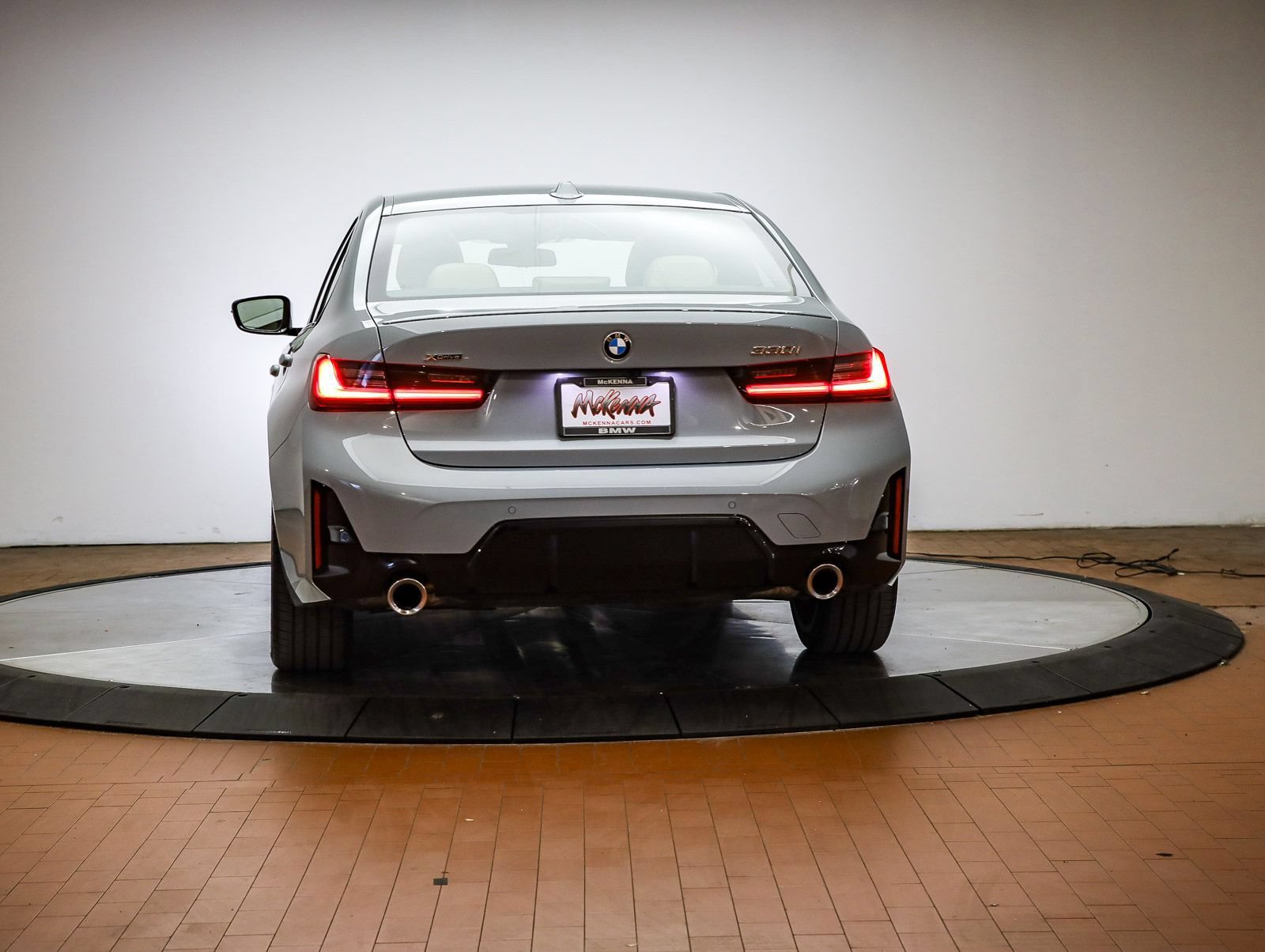 Used 2026 BMW 330i xDrive Sedan AWD/4WD image 3