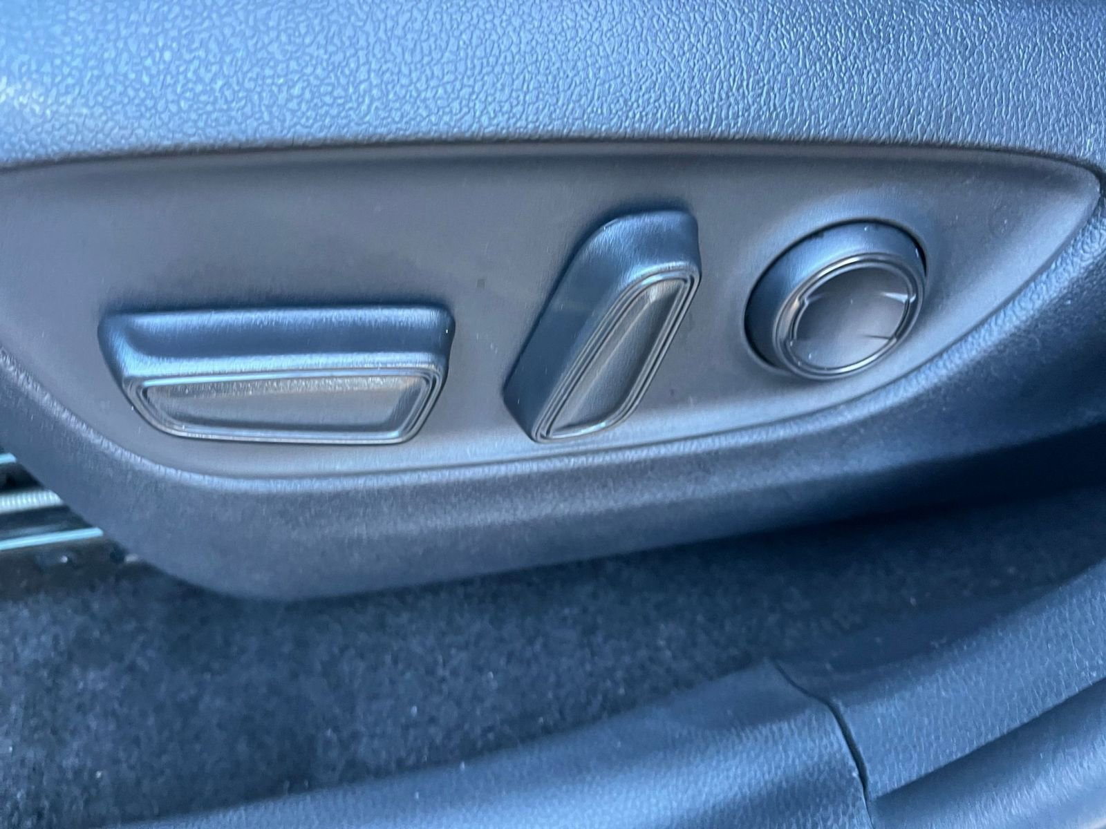 Used 2025 Toyota RAV4 XLE image 23