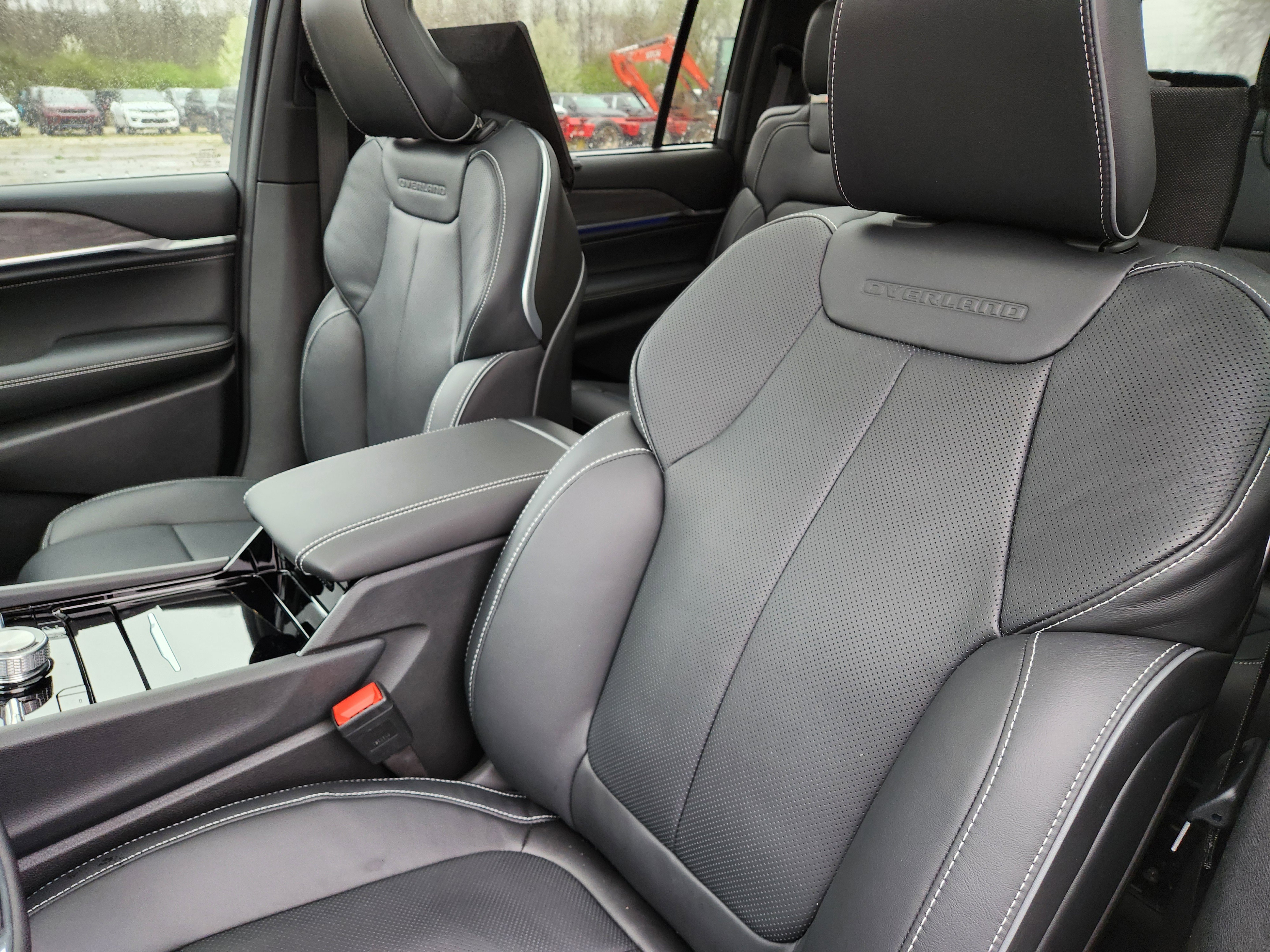 New 2025 Jeep Grand Cherokee L Overland w/ Luxury Tech Group IV image 26