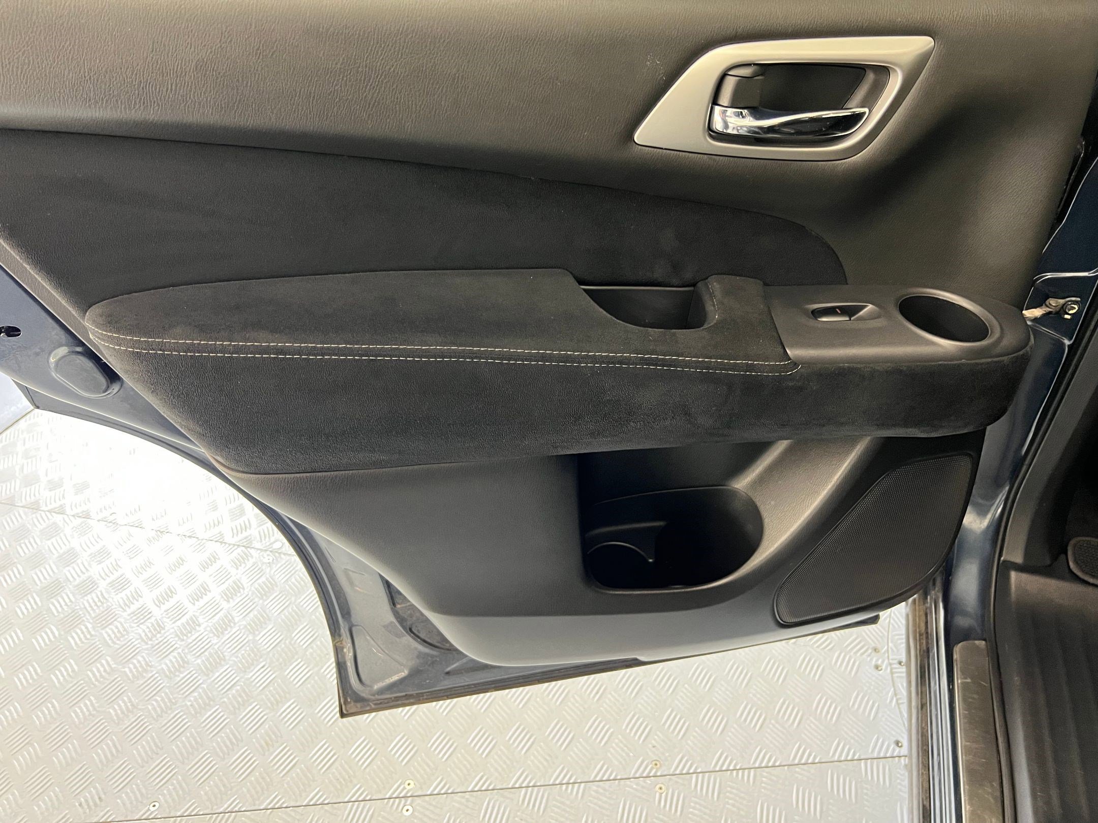 Used 2013 Nissan Pathfinder SV image 20