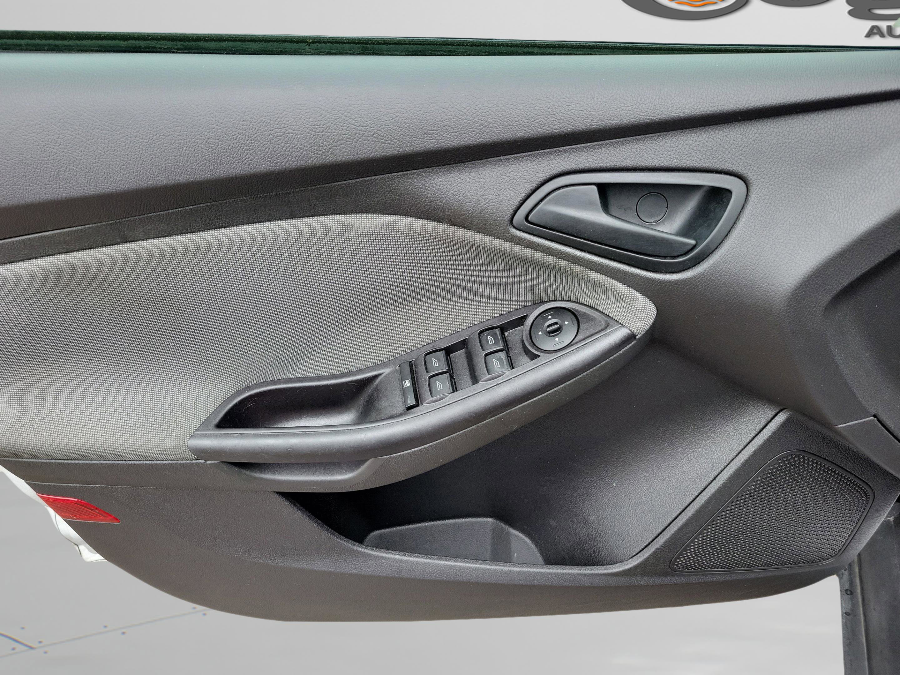 Used 2012 Ford Focus SE FWD image 22