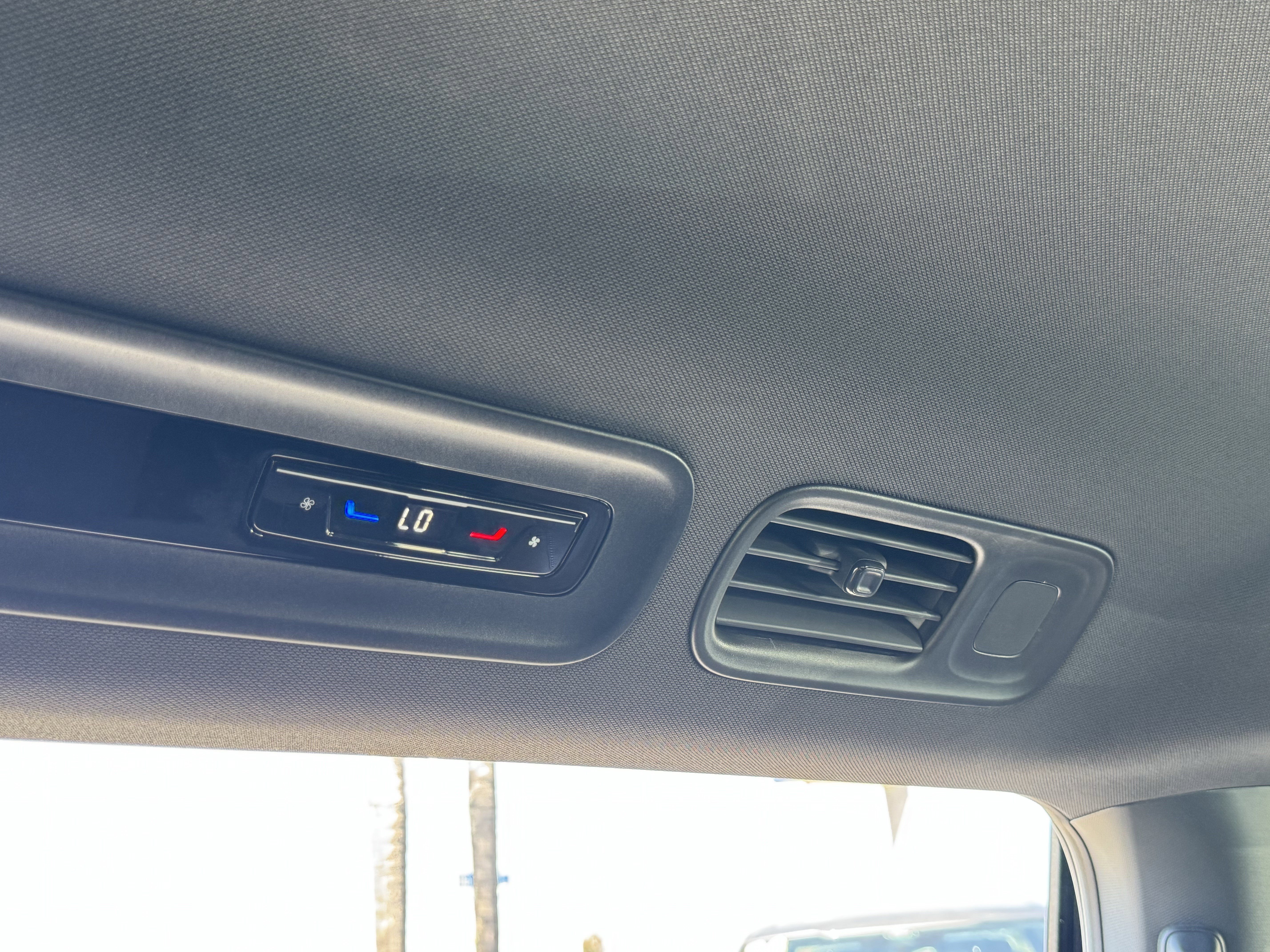 Used 2025 Volkswagen ID. Buzz Pro S image 34