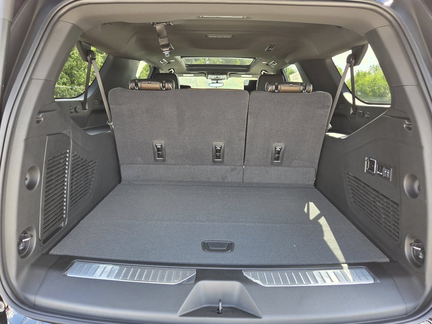 New 2026 GMC Yukon XL Denali Ultimate w/ LPO, Floor Liner Package AWD/4WD image 25