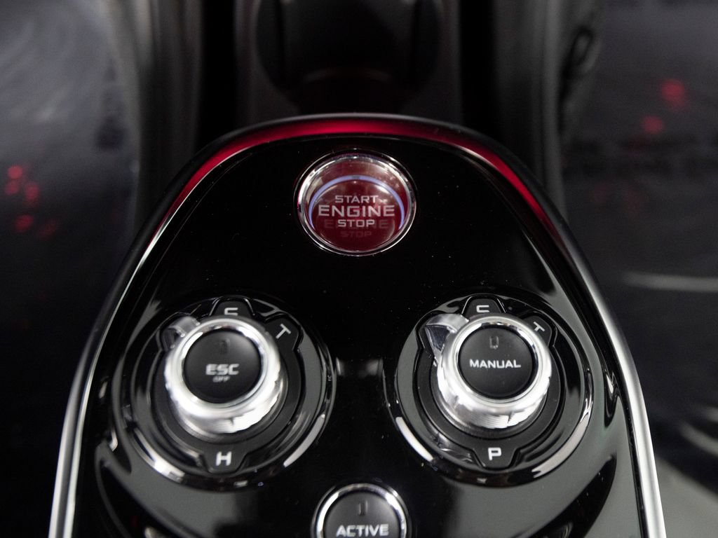 Used 2022 McLaren GT RWD image 18
