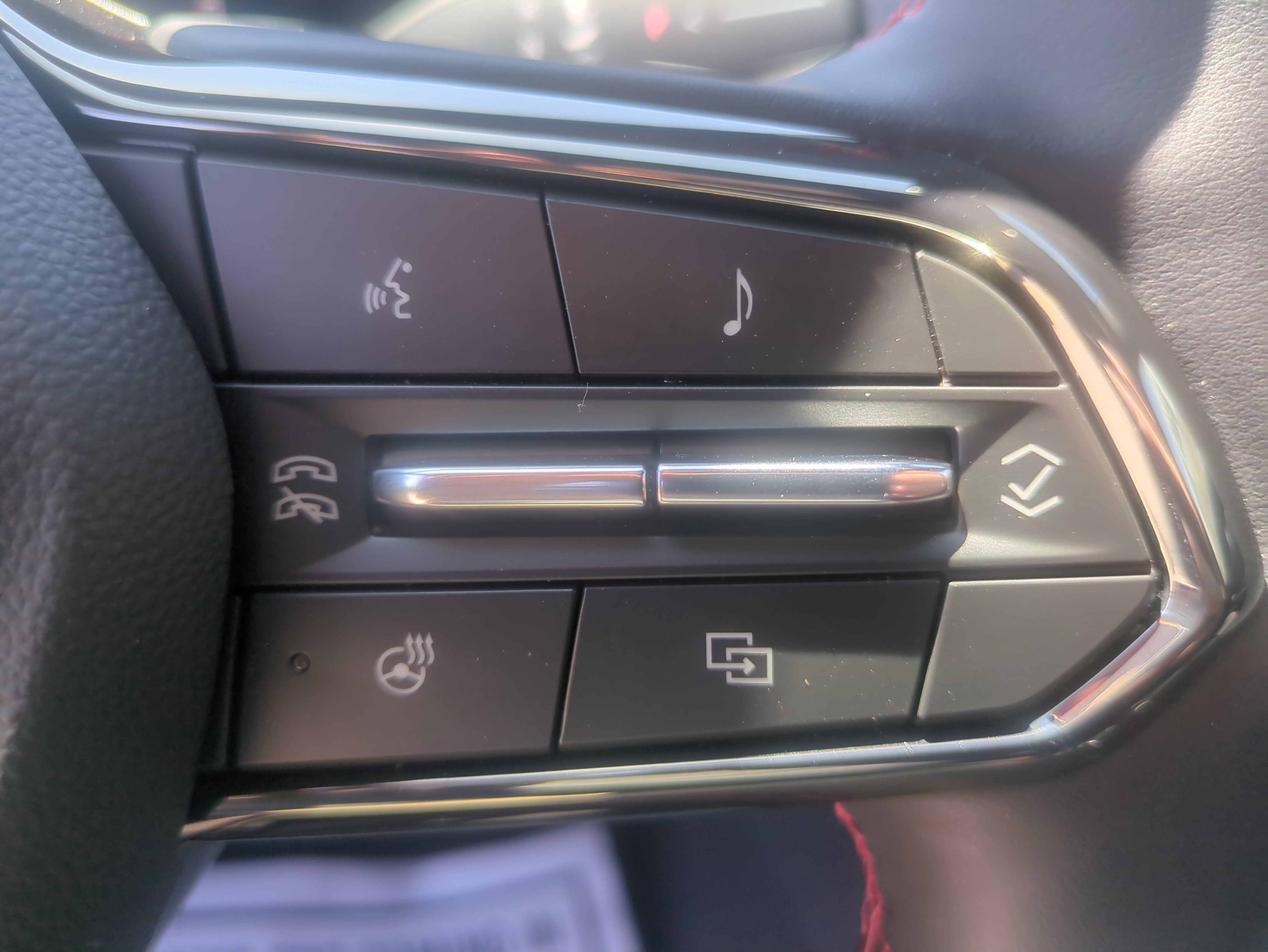 Used 2025 Chevrolet Equinox RS w/ Safety and Technology Package FWD image 15