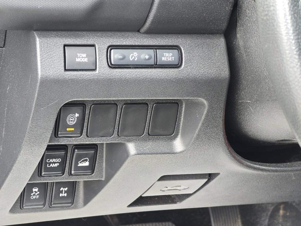 Used 2022 Nissan Frontier PRO-4X w/ Technology Package image 7