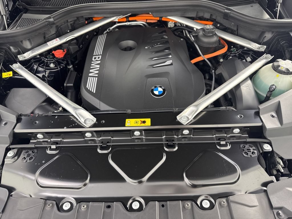 New 2026 BMW X5 xDrive50e w/ M Sport Package AWD/4WD image 12