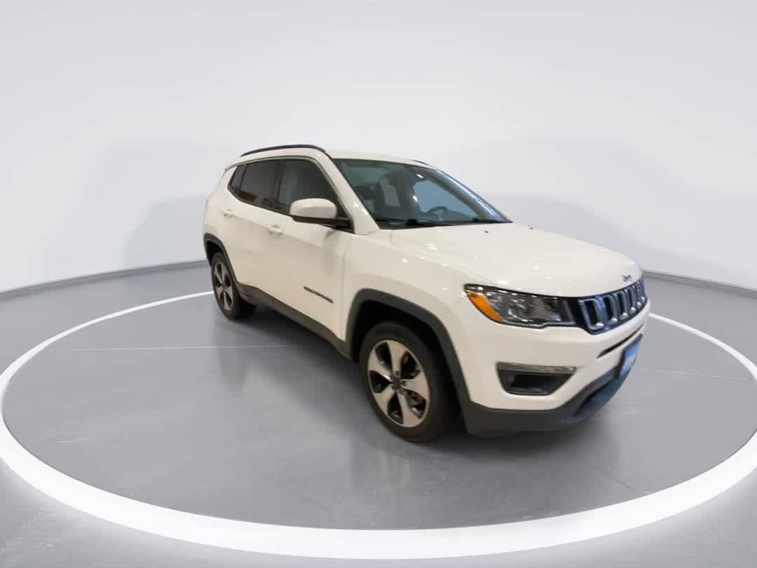 Used 2018 Jeep Compass Latitude w/ Popular Equipment Group AWD/4WD image 2
