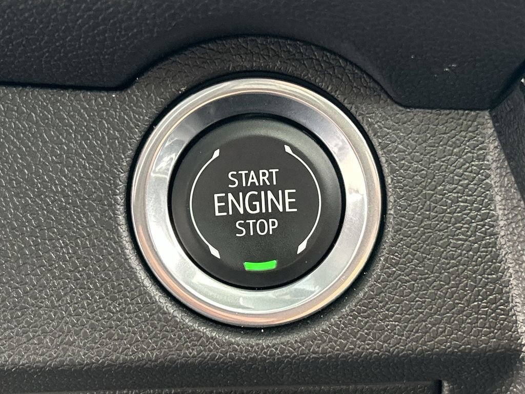 Used 2025 Chevrolet Traverse LT w/ Sun and Wheel Package image 17