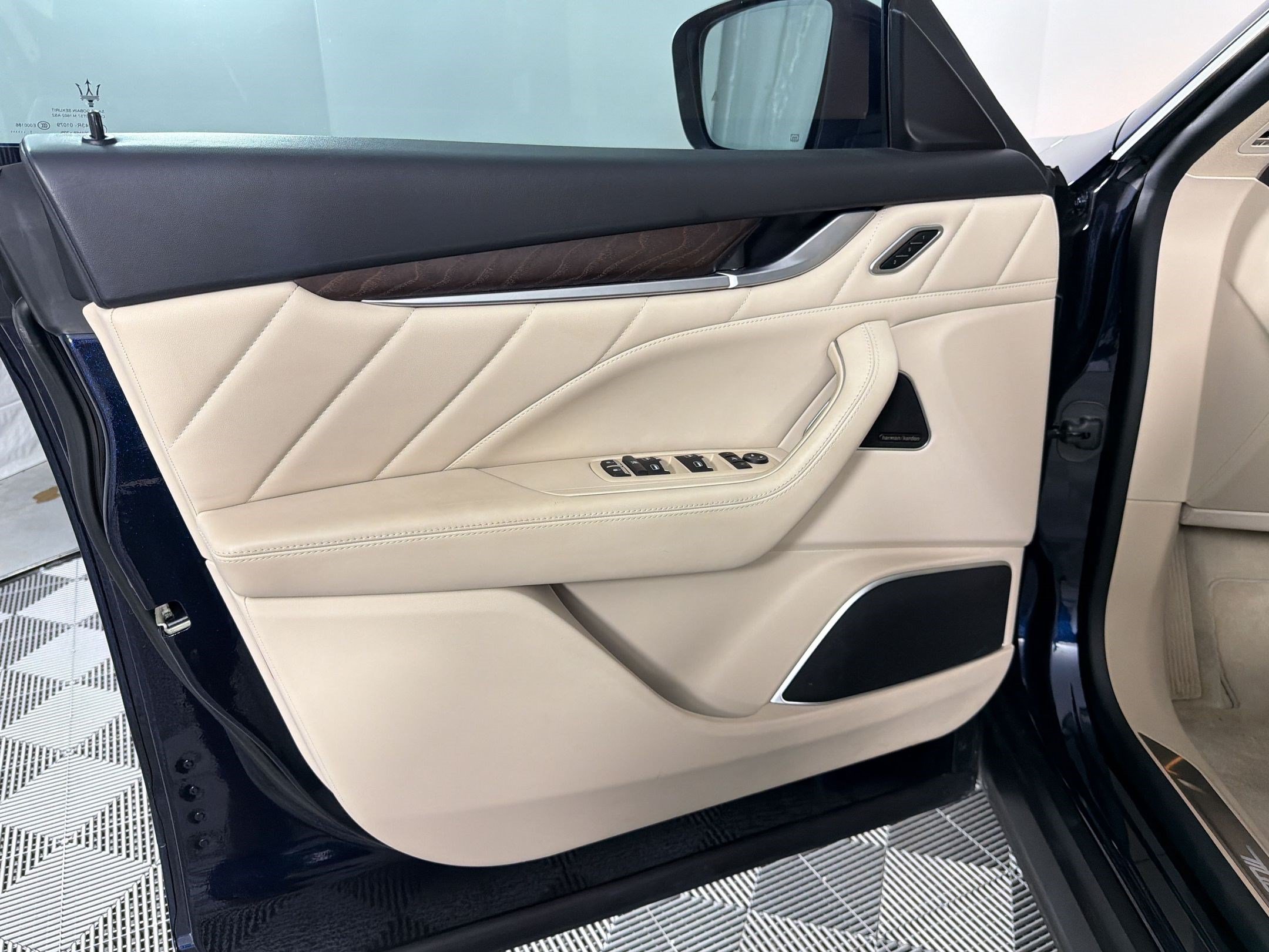 Used 2022 Maserati Levante Modena AWD/4WD image 14
