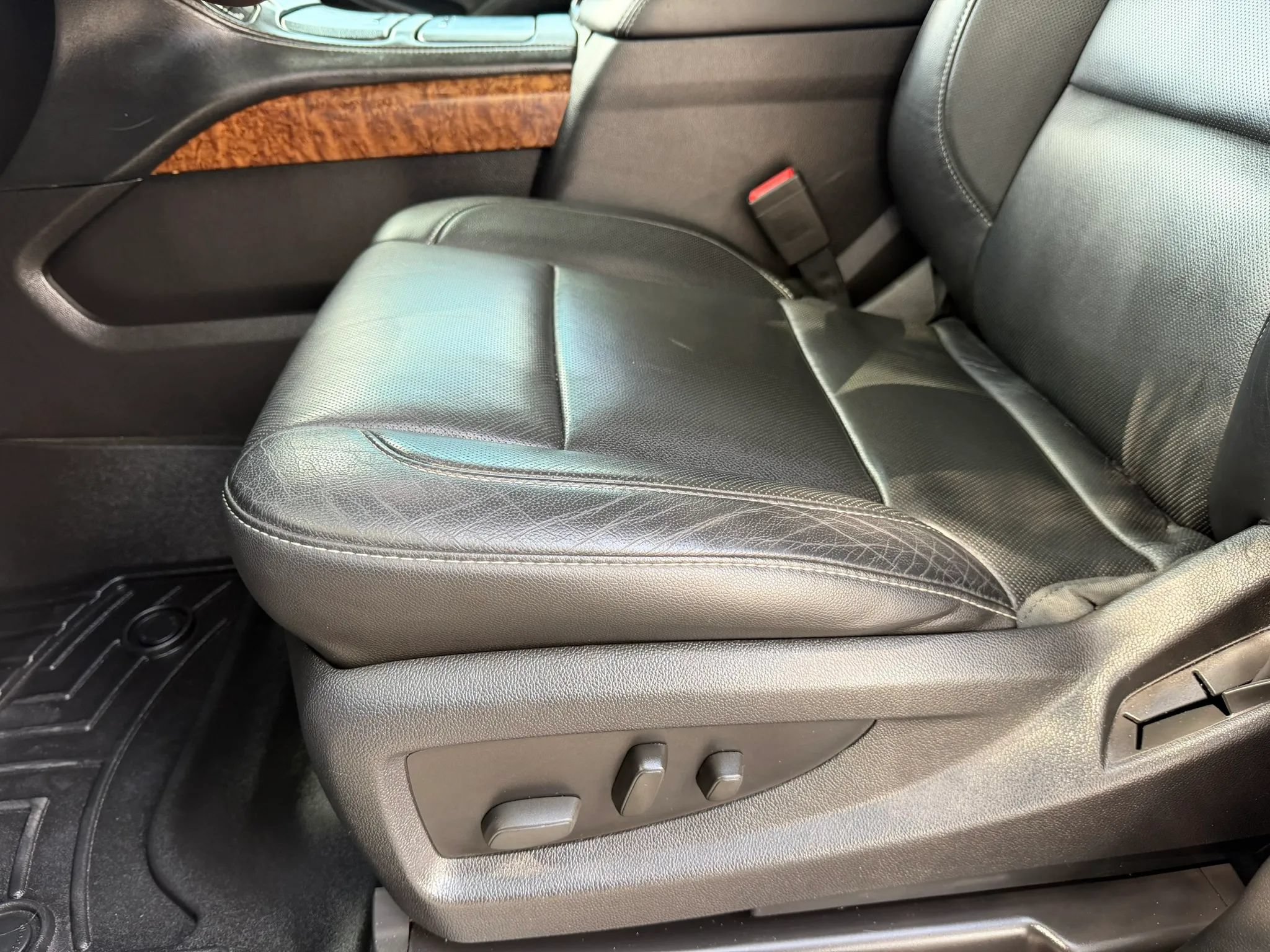 Used 2015 Chevrolet Tahoe LTZ RWD image 28