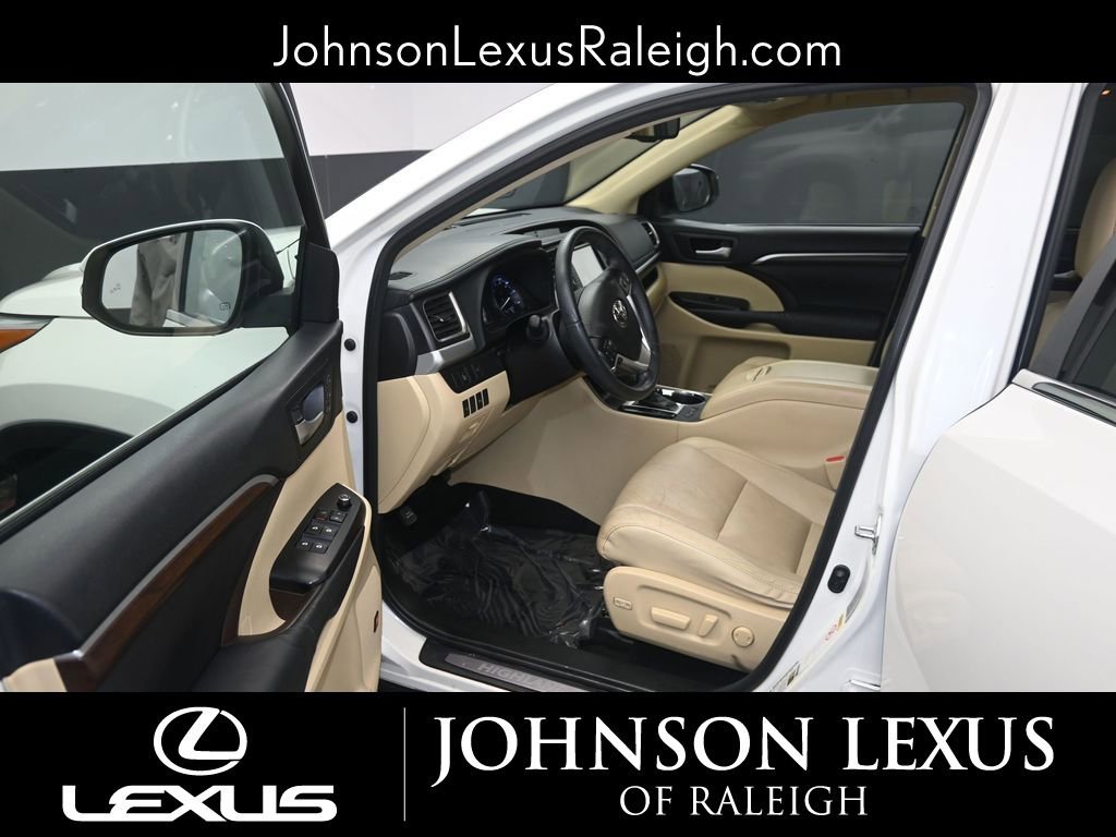 Used 2016 Toyota Highlander Limited image 11