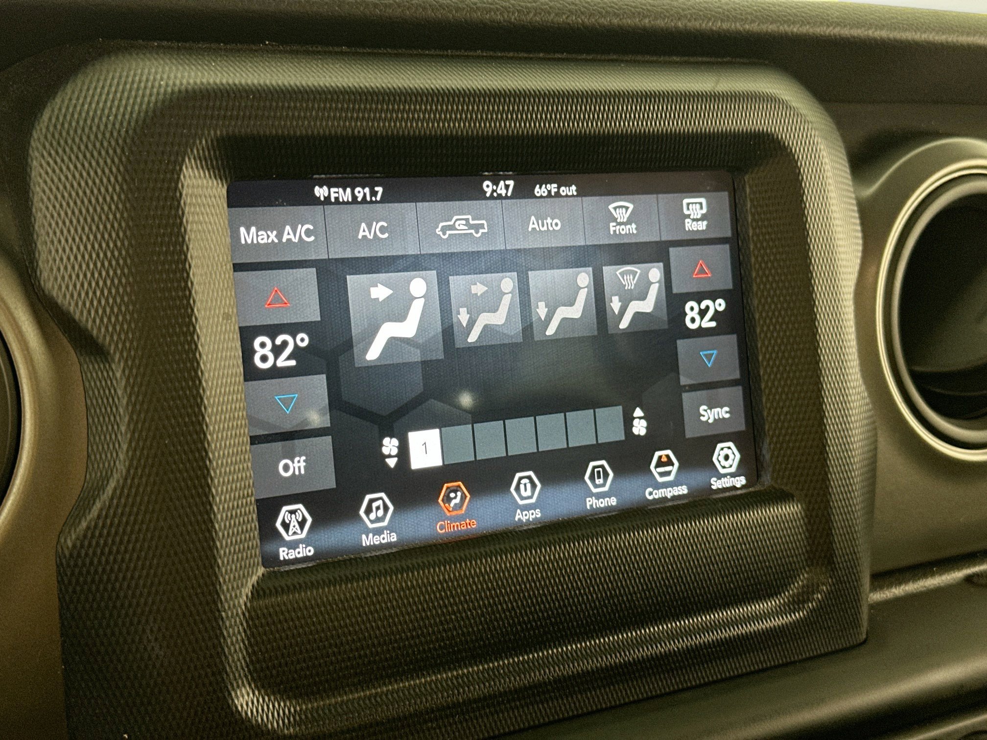 Used 2023 Jeep Gladiator Sport AWD/4WD image 15