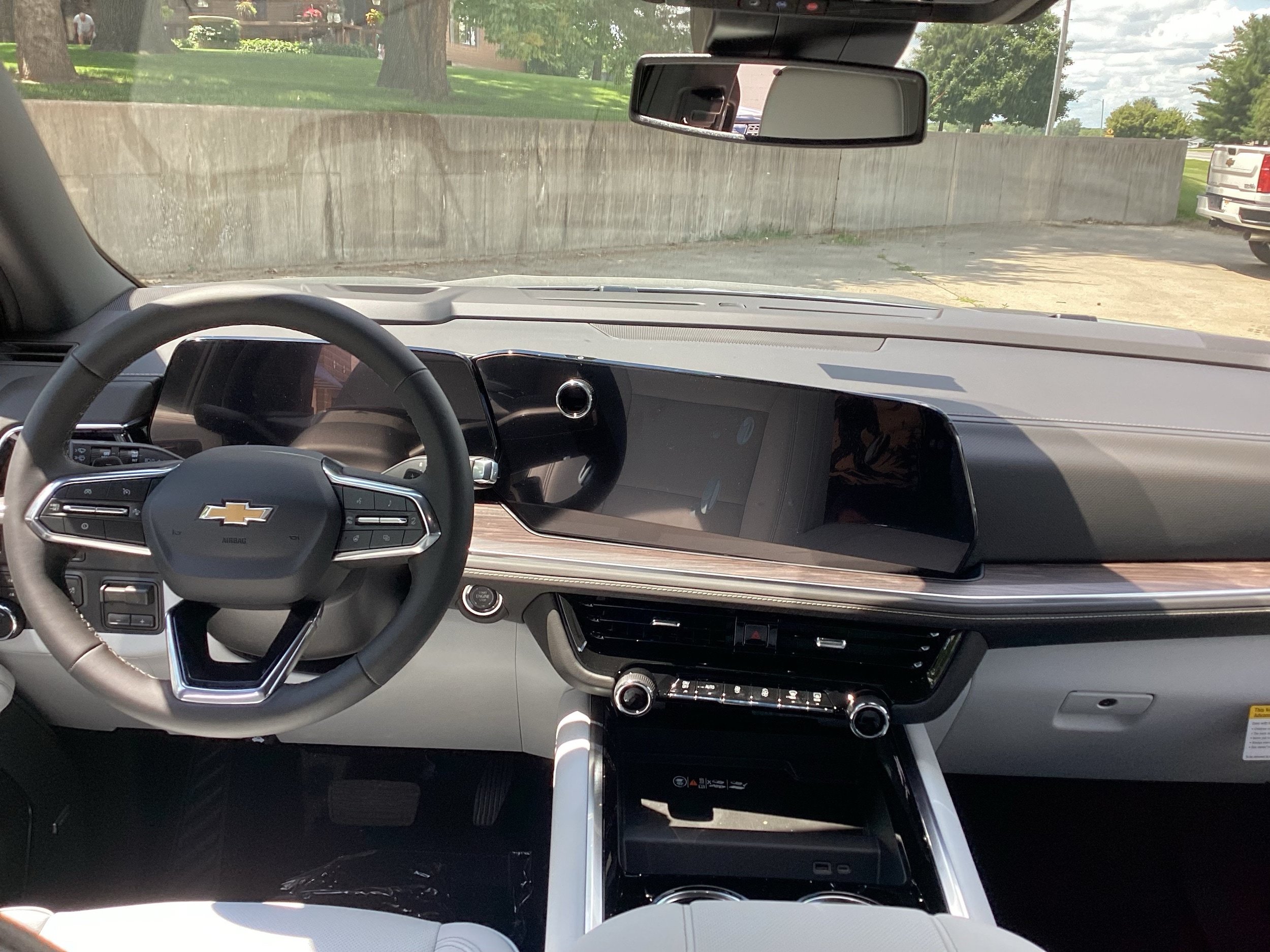 New 2026 Chevrolet Tahoe Premier w/ Sun And Tow Package AWD/4WD image 11