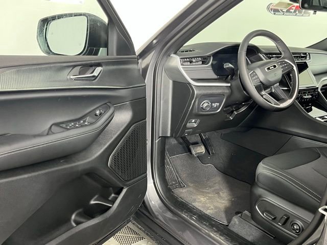 New 2025 Jeep Grand Cherokee Laredo X w/ Luxury Tech Group I image 23