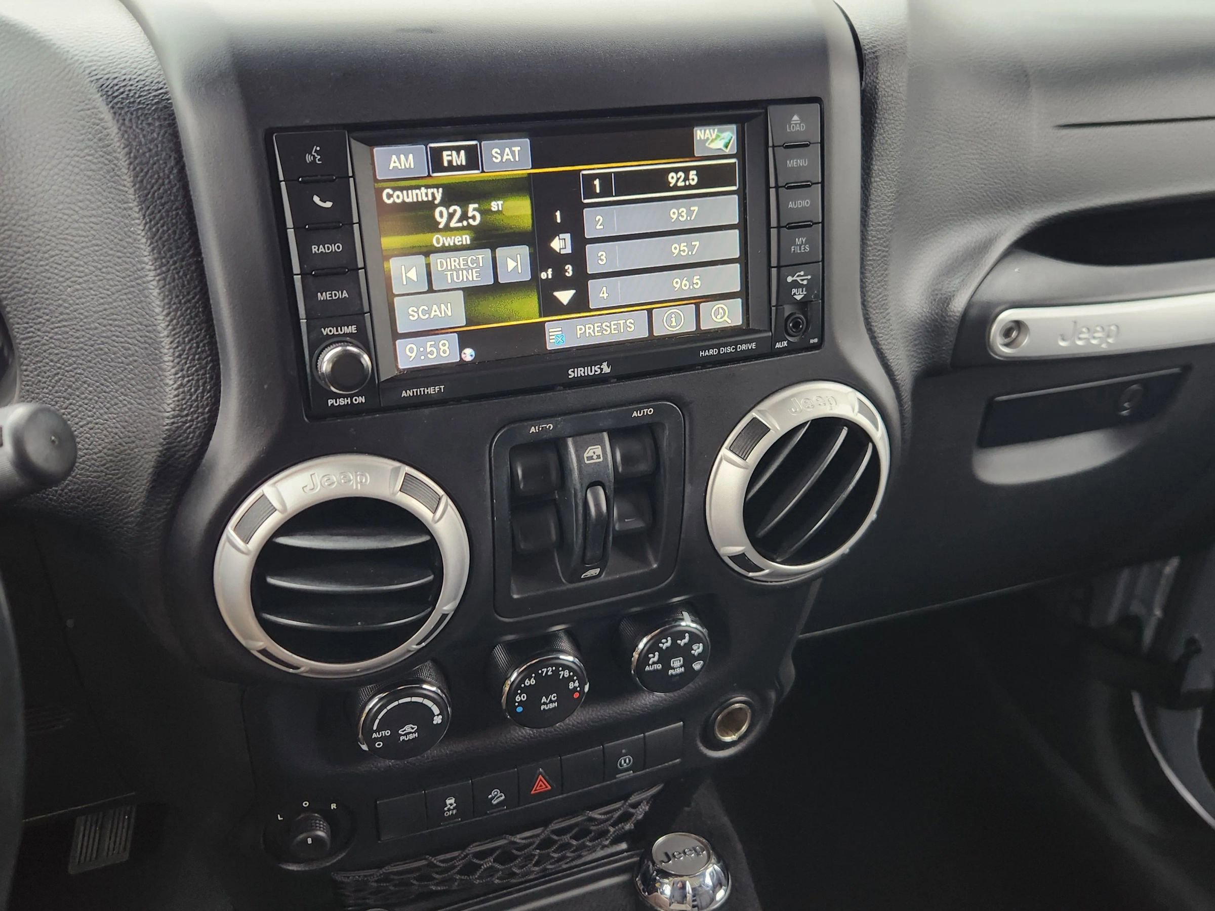 Used 2014 Jeep Wrangler Unlimited Sahara w/ Max Tow Package image 27