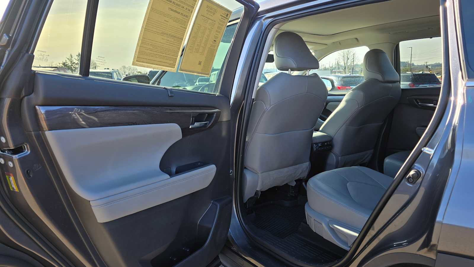 Used 2022 Toyota Highlander Platinum image 18