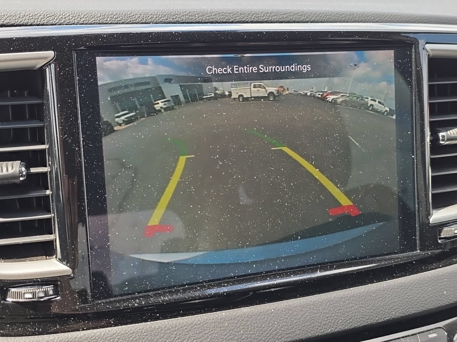 Used 2023 Chrysler Pacifica Touring-L FWD image 3