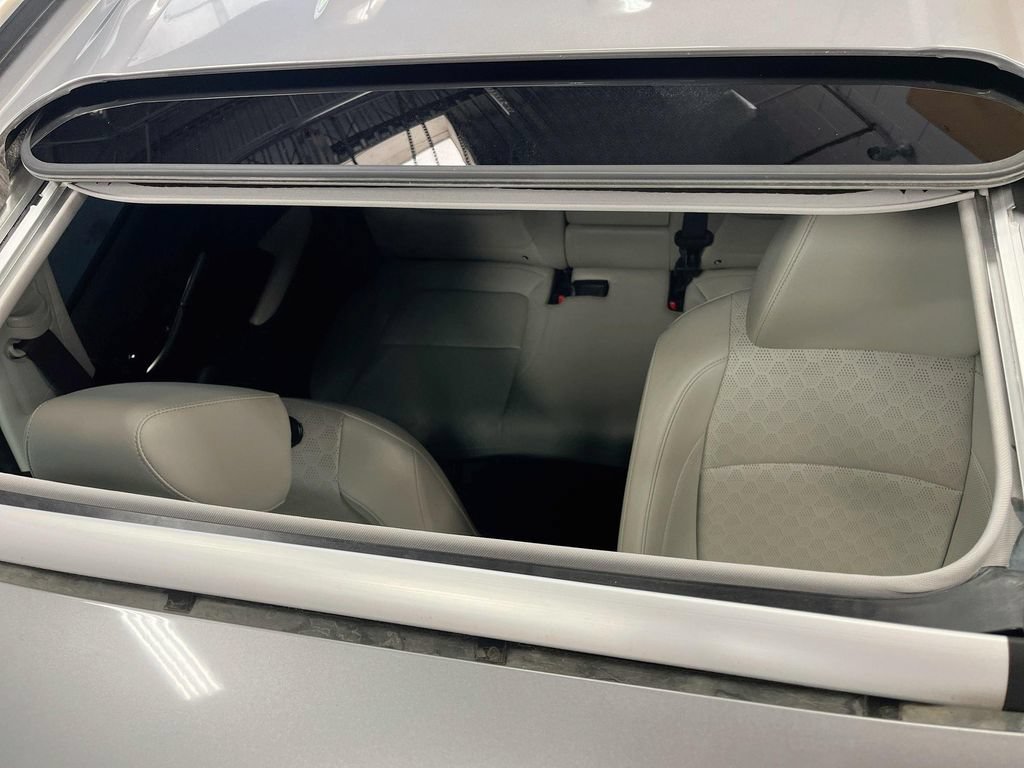Used 2021 Kia Seltos SX w/ SX Sunroof Package AWD/4WD image 23