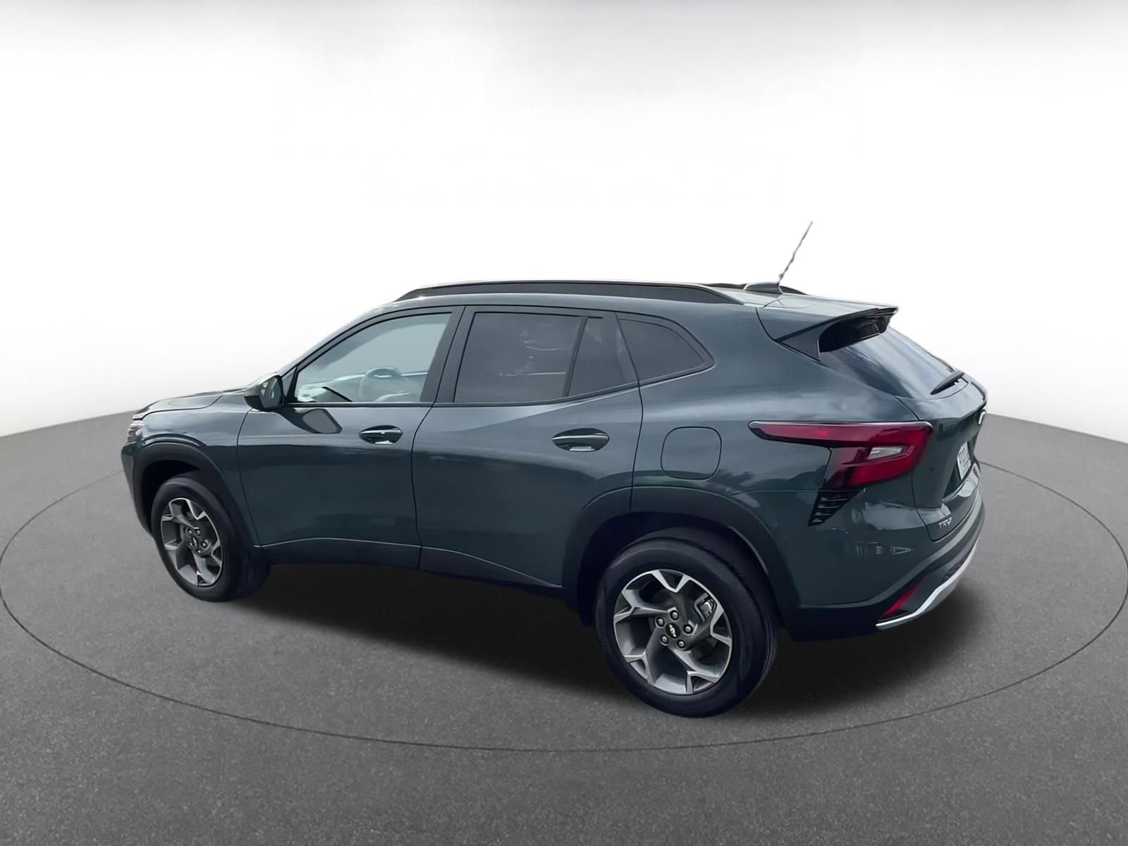 Used 2025 Chevrolet Trax LT w/ LT Convenience Package image 10