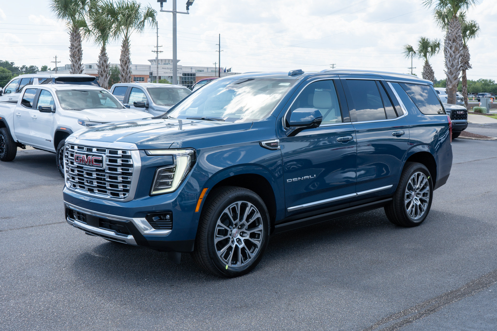 New 2026 GMC Yukon Denali w/ Denali Reserve Package AWD/4WD image 7