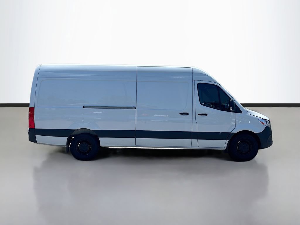 Used 2024 Mercedes-Benz Sprinter 2500 image 2