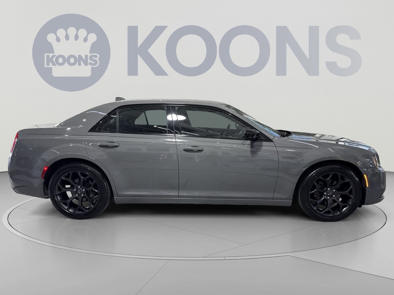 Used 2019 Chrysler 300 Touring w/ Sport Appearance Package RWD image 12