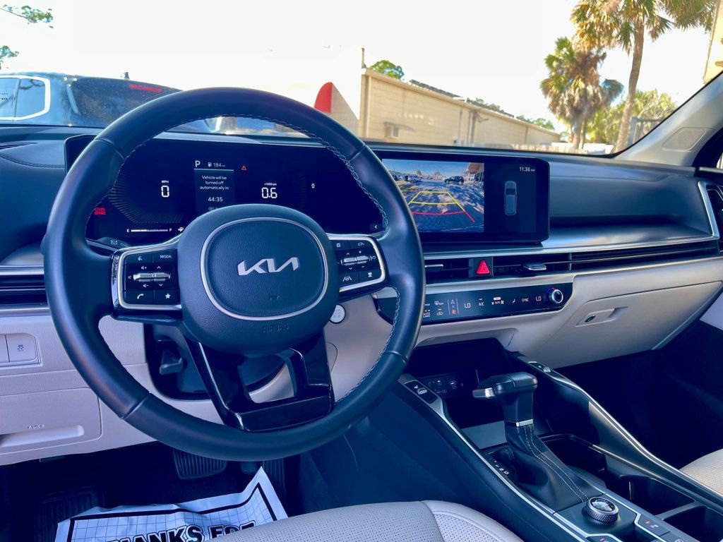 Used 2025 Kia Sorento S image 14