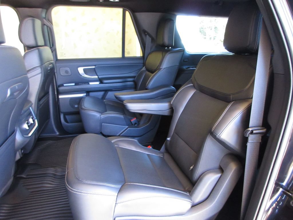 Used 2025 Ford Expedition Max Platinum w/ Stealth Performance Package AWD/4WD image 24
