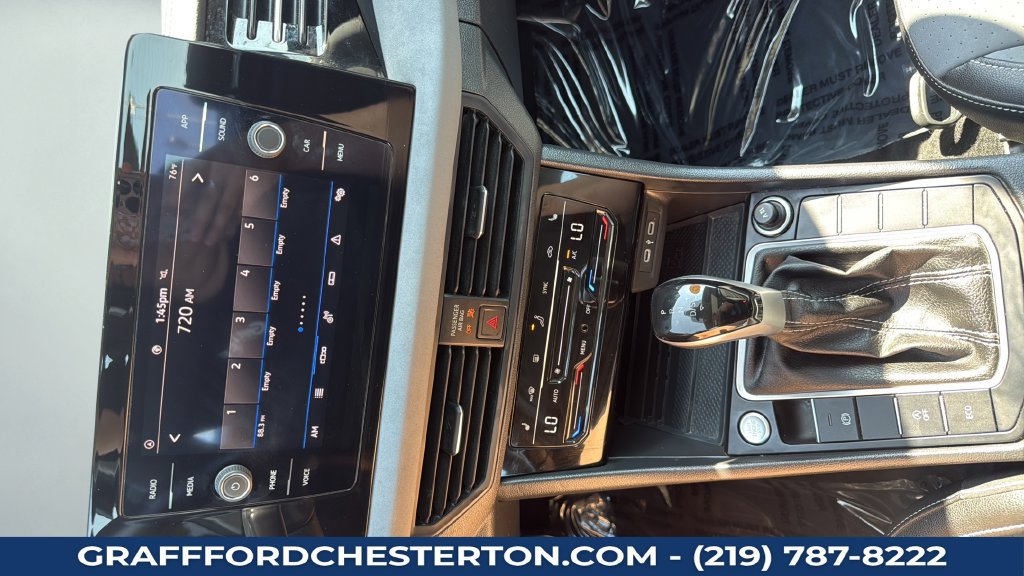 Used 2025 Volkswagen Jetta SE FWD image 19