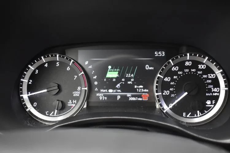 Used 2025 Toyota Highlander LE FWD image 27