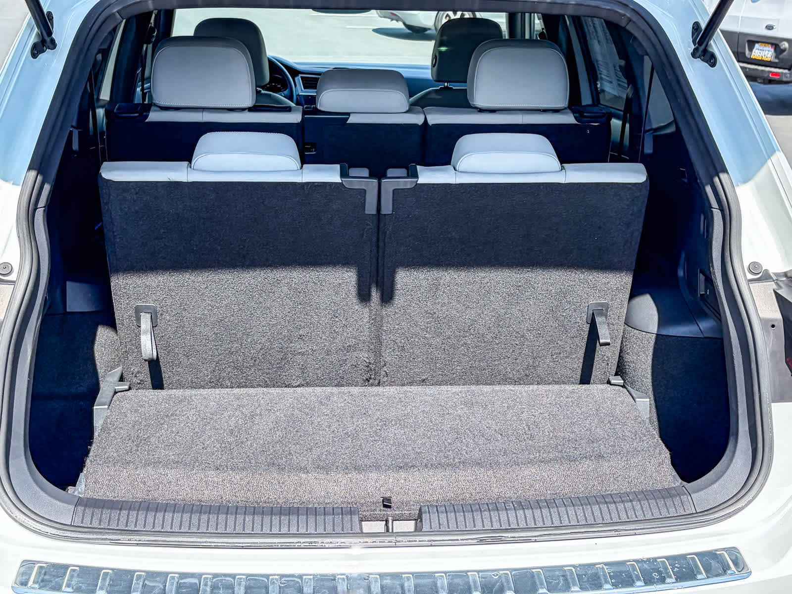 Used 2021 Volkswagen Tiguan SE R-Line image 50