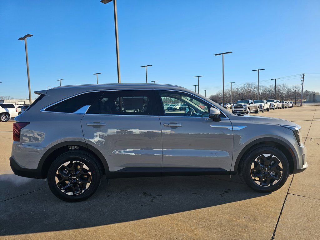 New 2026 Kia Sorento S image 4