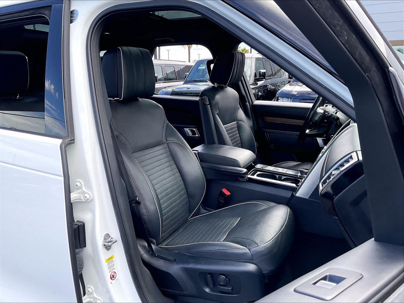 Used 2018 Land Rover Discovery HSE Luxury AWD/4WD image 9
